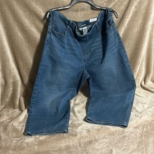 NWT Time and Tru denim capri pants. Pull on. XXL